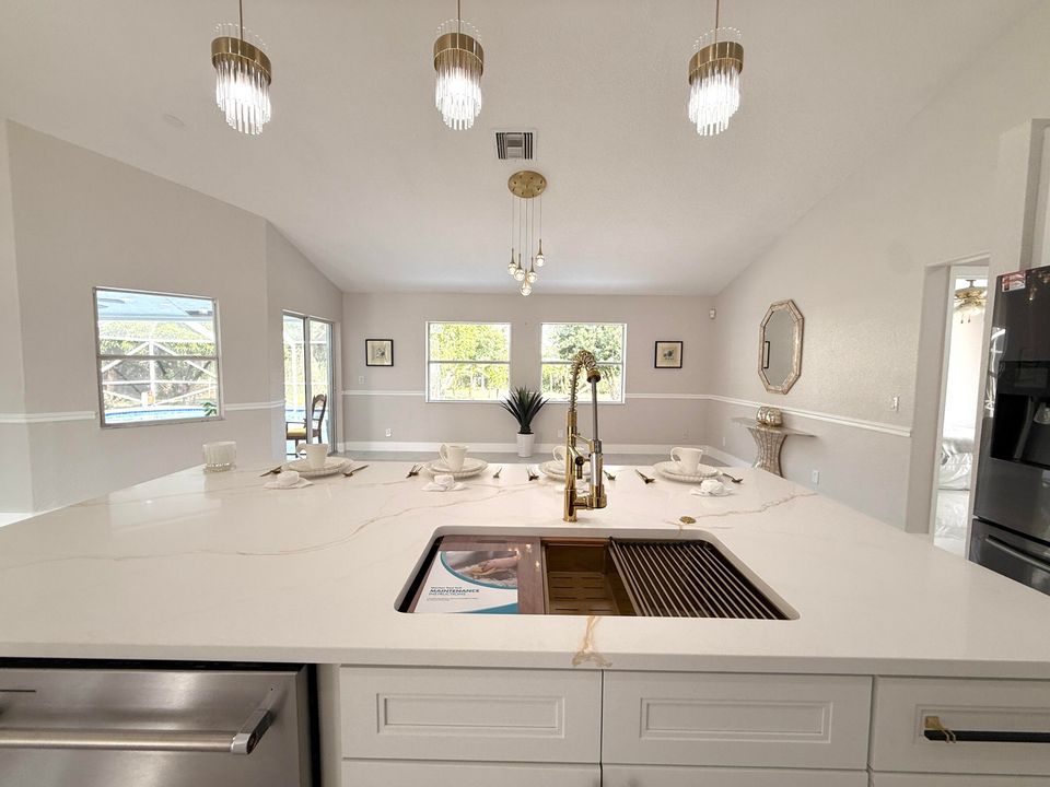 待售: $899,000 (4 贝兹, 3 浴室, 2301 平方英尺)