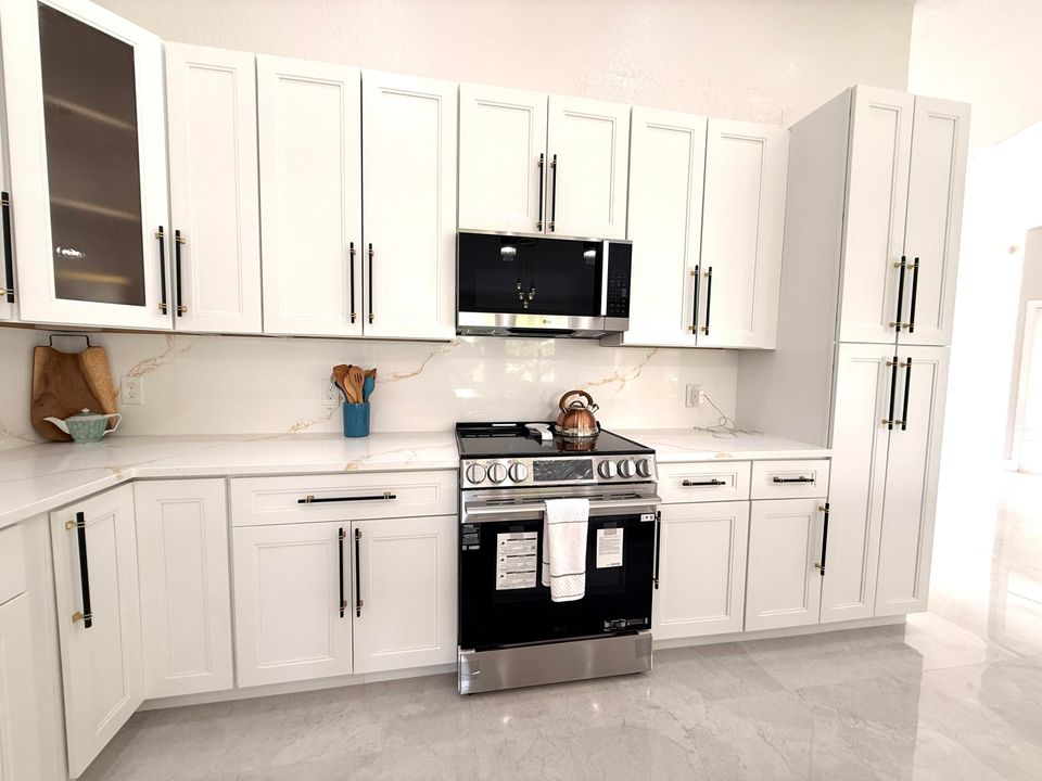 待售: $899,000 (4 贝兹, 3 浴室, 2301 平方英尺)