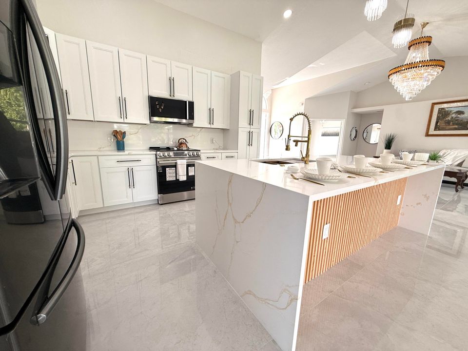 待售: $899,000 (4 贝兹, 3 浴室, 2301 平方英尺)