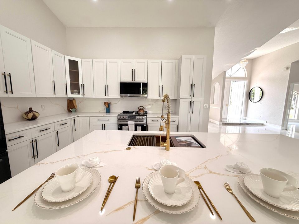 待售: $899,000 (4 贝兹, 3 浴室, 2301 平方英尺)