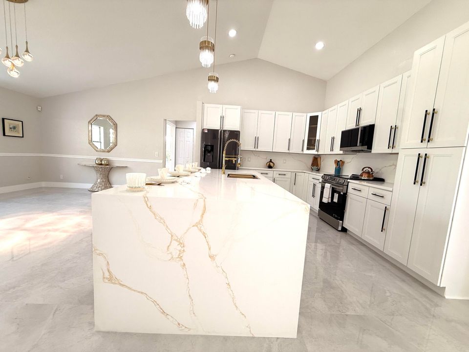 待售: $899,000 (4 贝兹, 3 浴室, 2301 平方英尺)