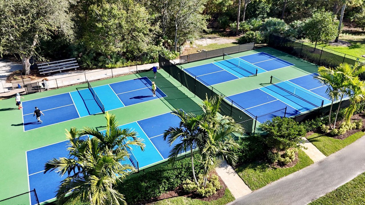 待售: $630,000 (2 贝兹, 2 浴室, 2237 平方英尺)