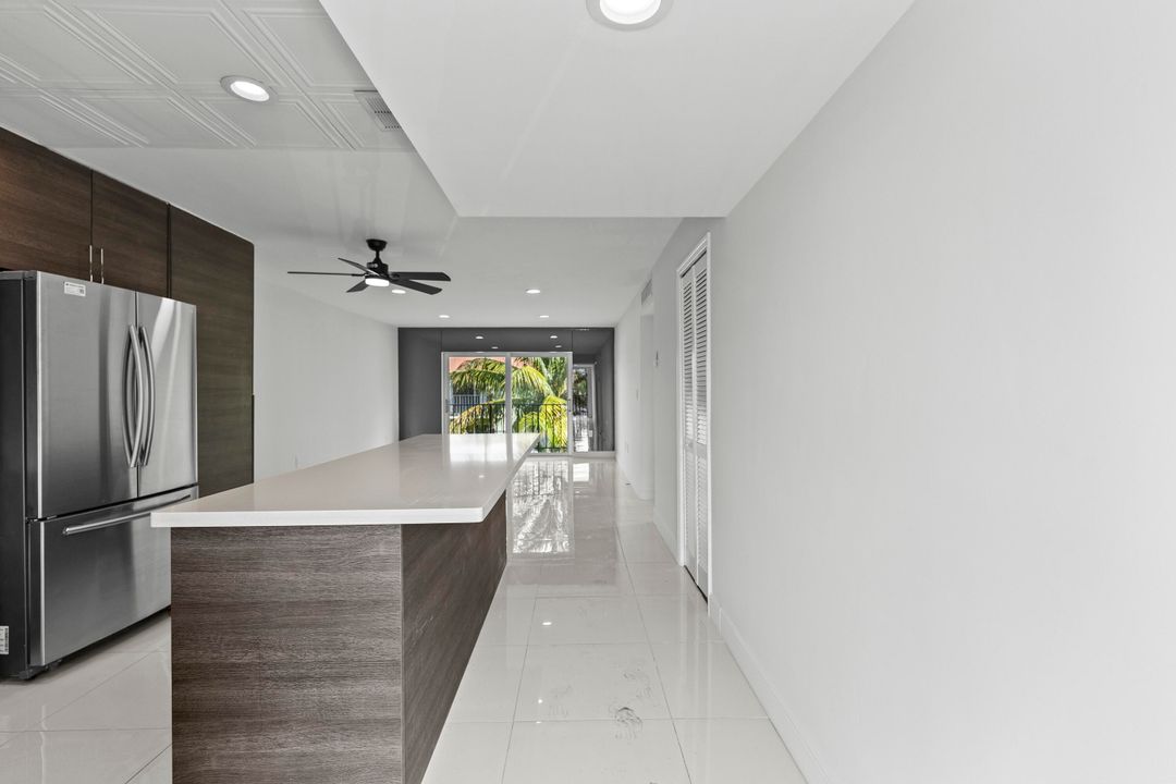 For Sale: $288,000 (2 beds, 2 baths, 1000 Square Feet)