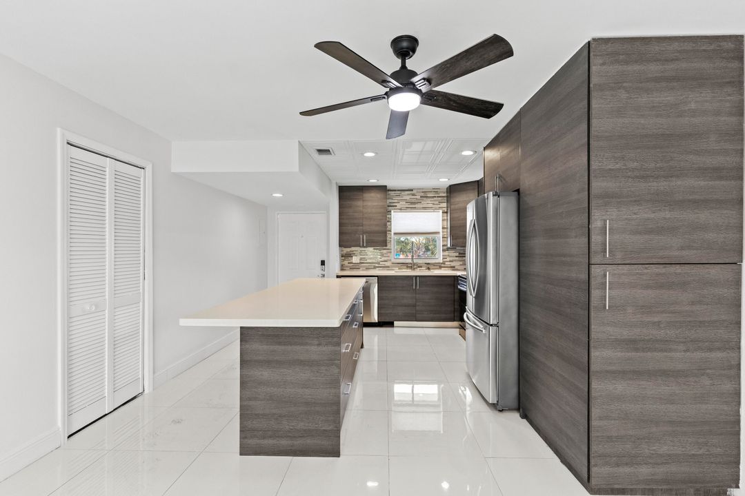 For Sale: $288,000 (2 beds, 2 baths, 1000 Square Feet)