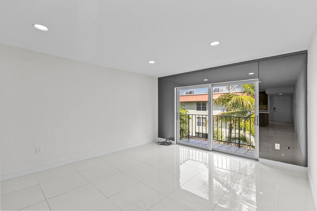 For Sale: $288,000 (2 beds, 2 baths, 1000 Square Feet)