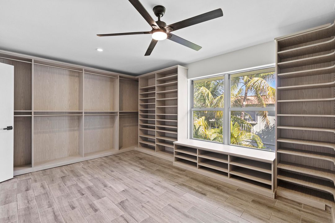 For Sale: $288,000 (2 beds, 2 baths, 1000 Square Feet)