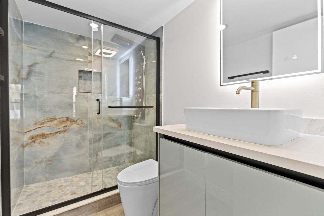 For Sale: $288,000 (2 beds, 2 baths, 1000 Square Feet)