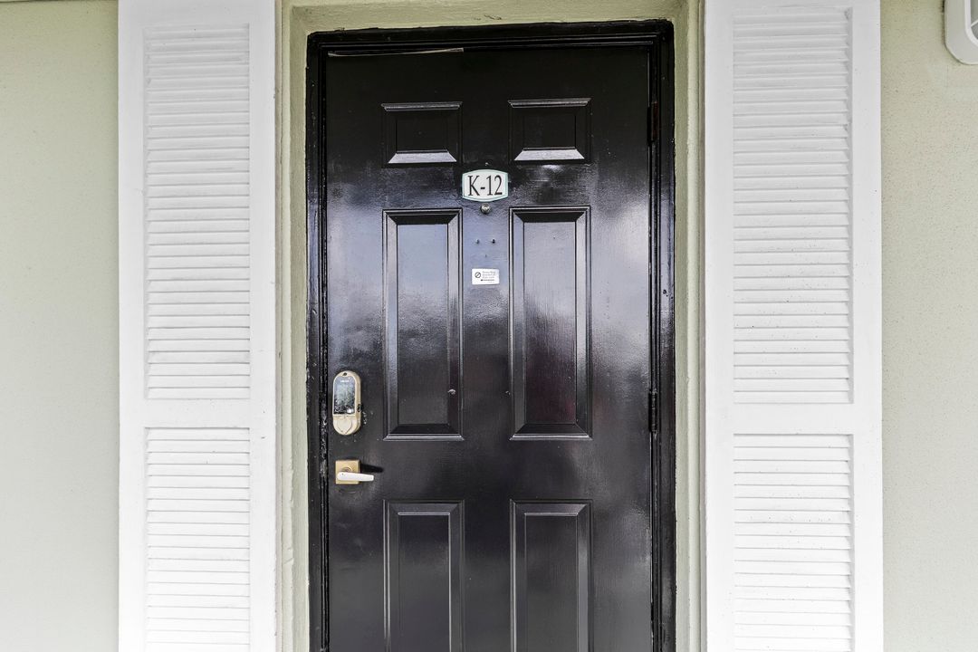 For Sale: $288,000 (2 beds, 2 baths, 1000 Square Feet)