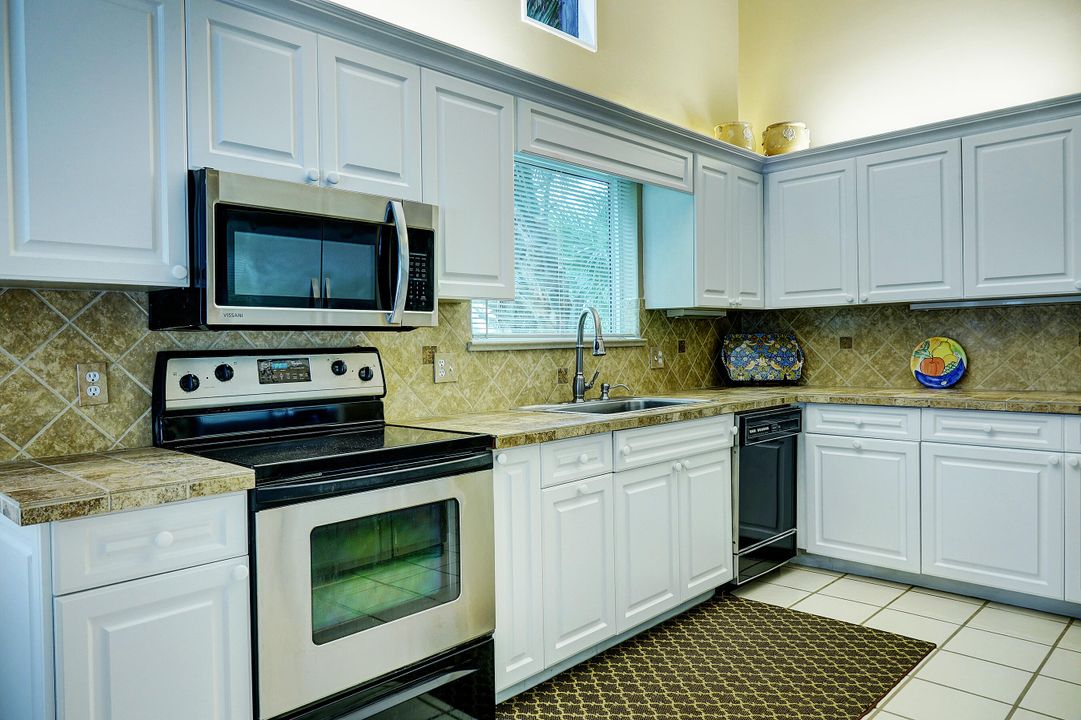 For Sale: $425,000 (3 beds, 2 baths, 1888 Square Feet)