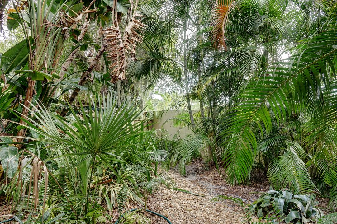 For Sale: $425,000 (3 beds, 2 baths, 1888 Square Feet)