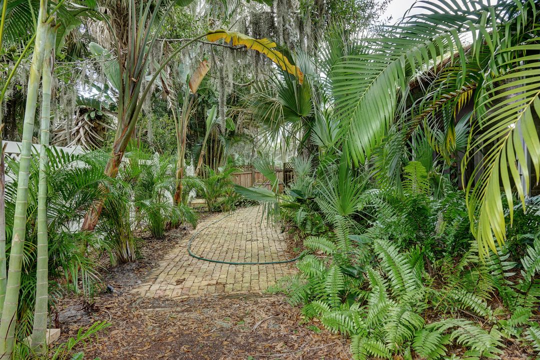 For Sale: $425,000 (3 beds, 2 baths, 1888 Square Feet)