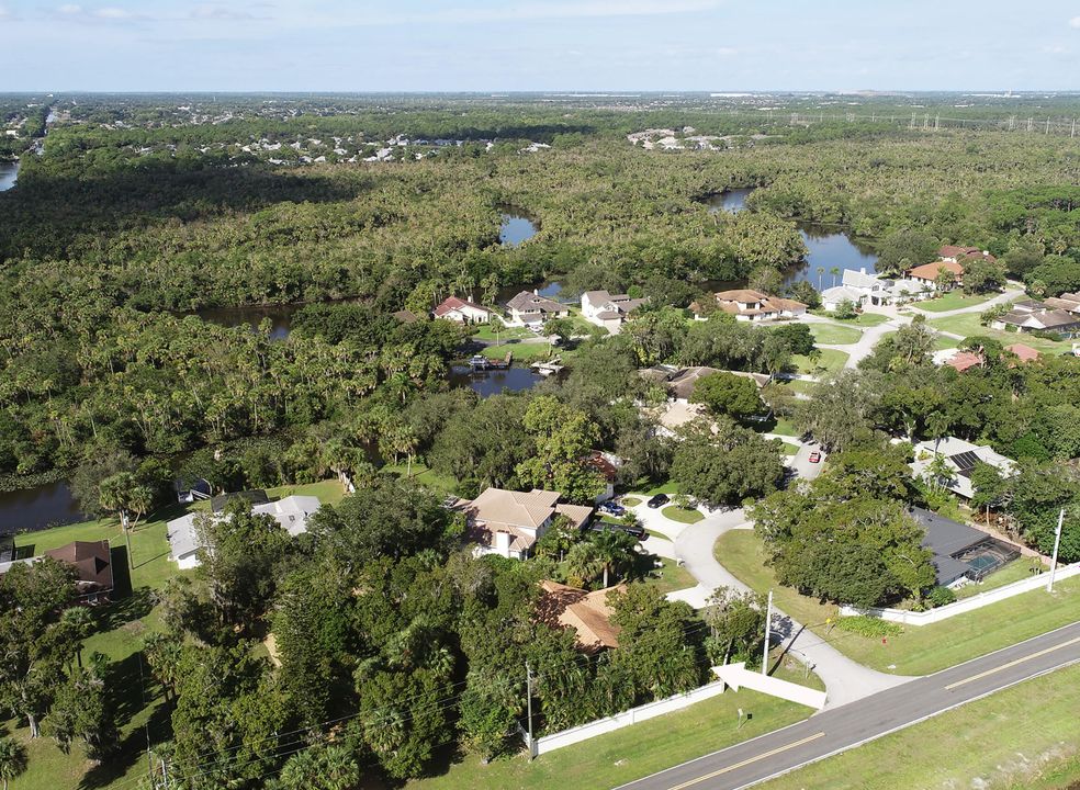 For Sale: $425,000 (3 beds, 2 baths, 1888 Square Feet)