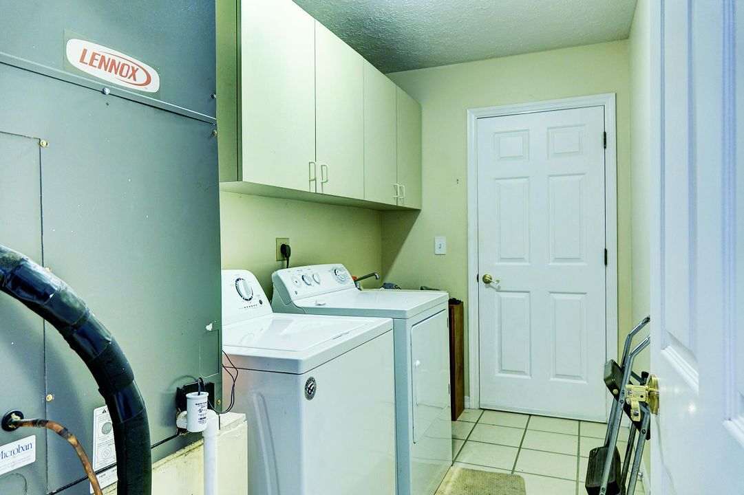 For Sale: $425,000 (3 beds, 2 baths, 1888 Square Feet)