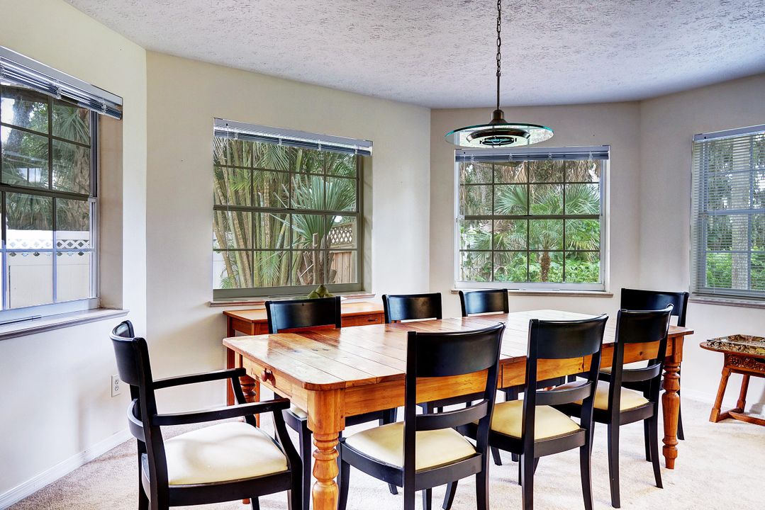 For Sale: $425,000 (3 beds, 2 baths, 1888 Square Feet)