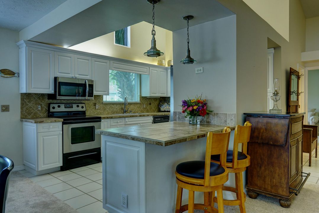 For Sale: $425,000 (3 beds, 2 baths, 1888 Square Feet)