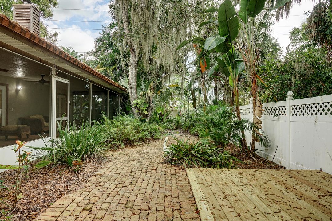 For Sale: $425,000 (3 beds, 2 baths, 1888 Square Feet)