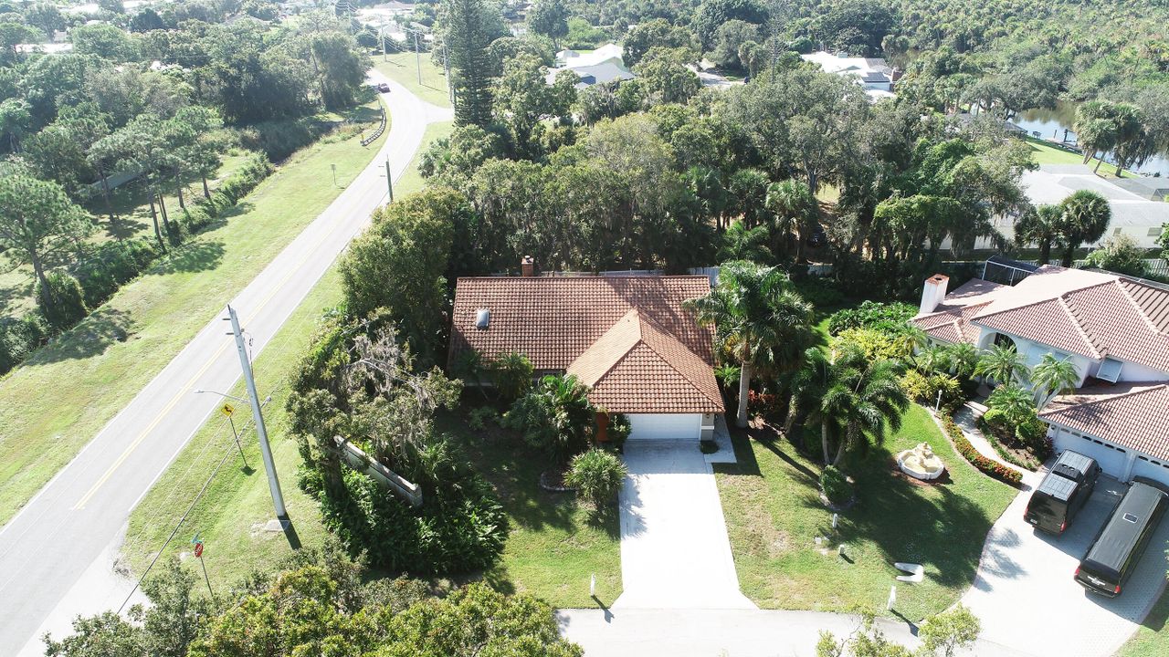 For Sale: $425,000 (3 beds, 2 baths, 1888 Square Feet)