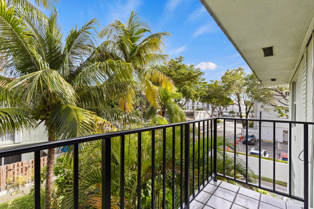 For Sale: $288,000 (2 beds, 2 baths, 1000 Square Feet)