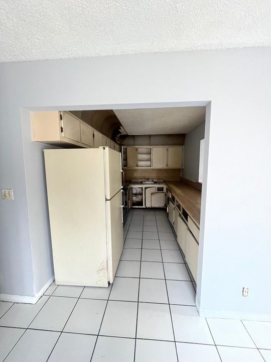 待售: $279,900 (2 贝兹, 2 浴室, 1174 平方英尺)