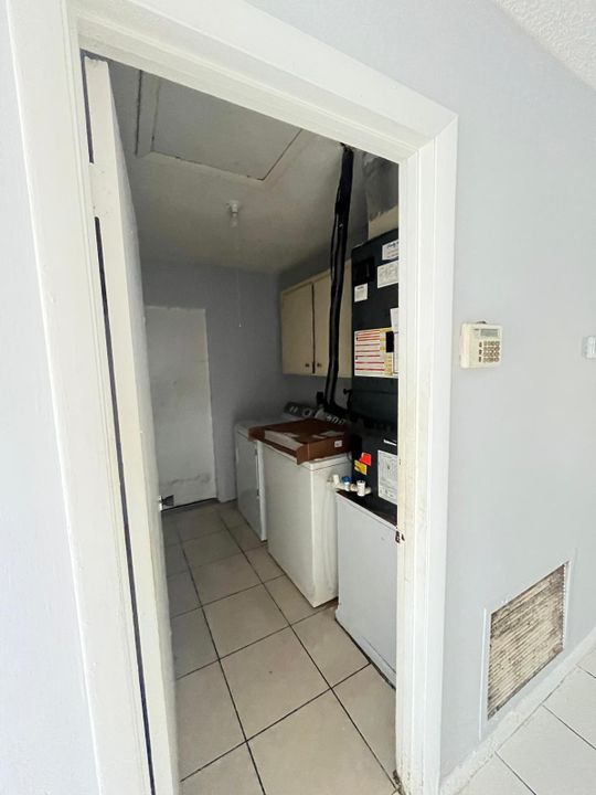 待售: $279,900 (2 贝兹, 2 浴室, 1174 平方英尺)