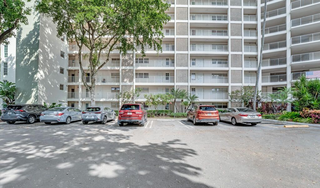 Active With Contract: $184,500 (2 beds, 2 baths, 1100 Square Feet)