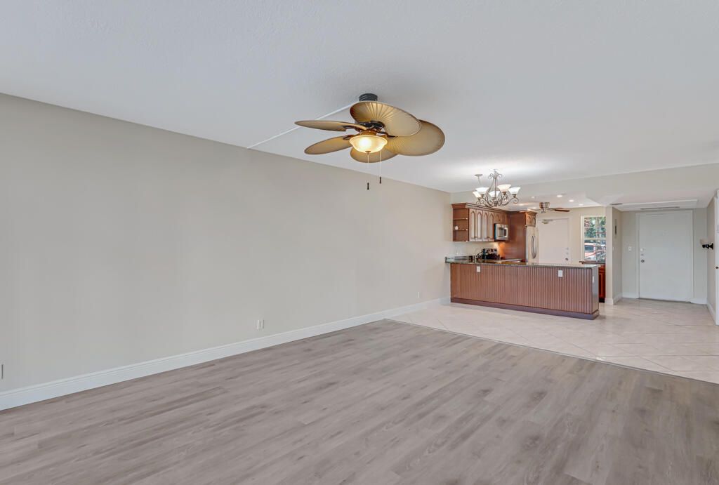 Active With Contract: $184,500 (2 beds, 2 baths, 1100 Square Feet)