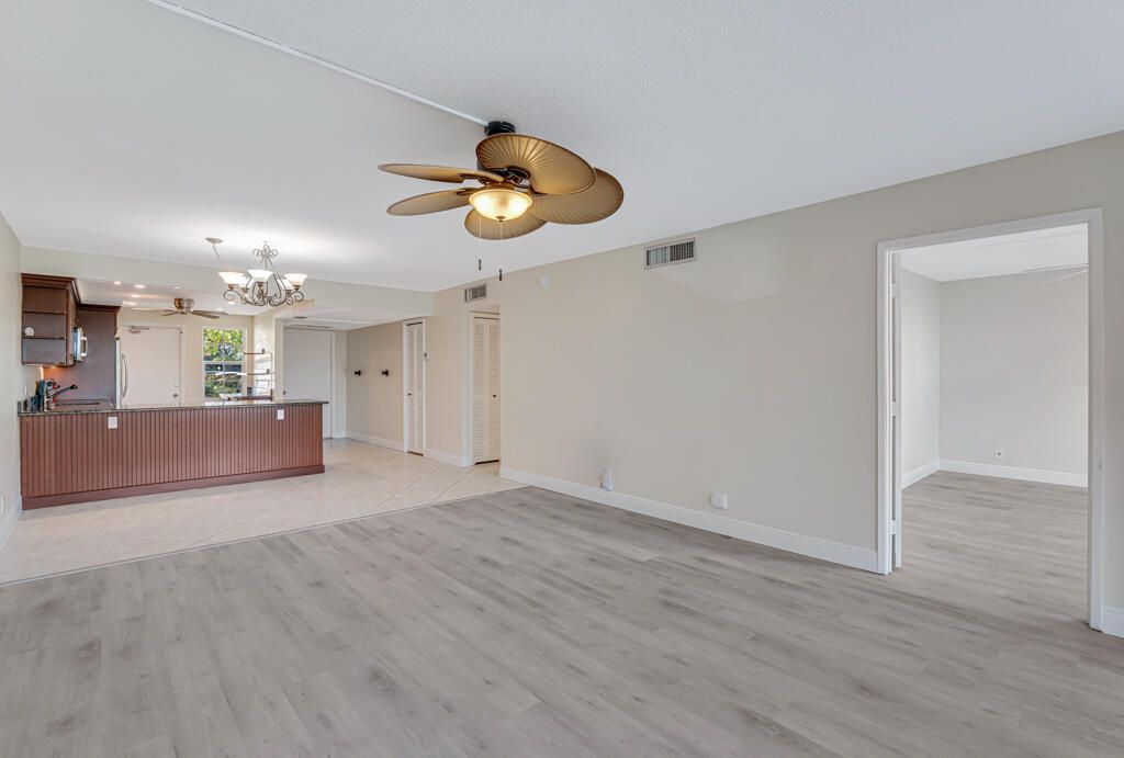 Active With Contract: $184,500 (2 beds, 2 baths, 1100 Square Feet)