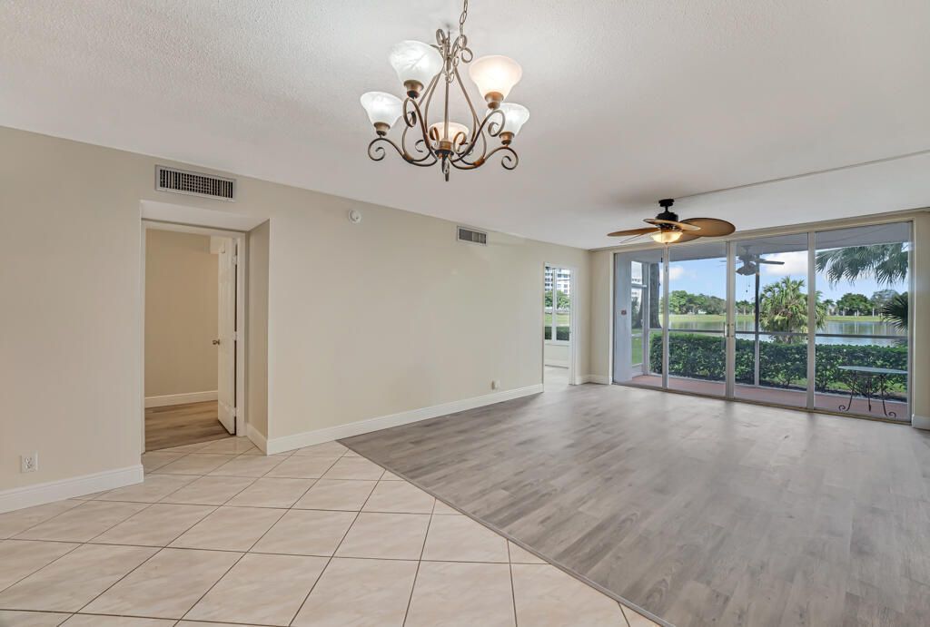 Active With Contract: $184,500 (2 beds, 2 baths, 1100 Square Feet)