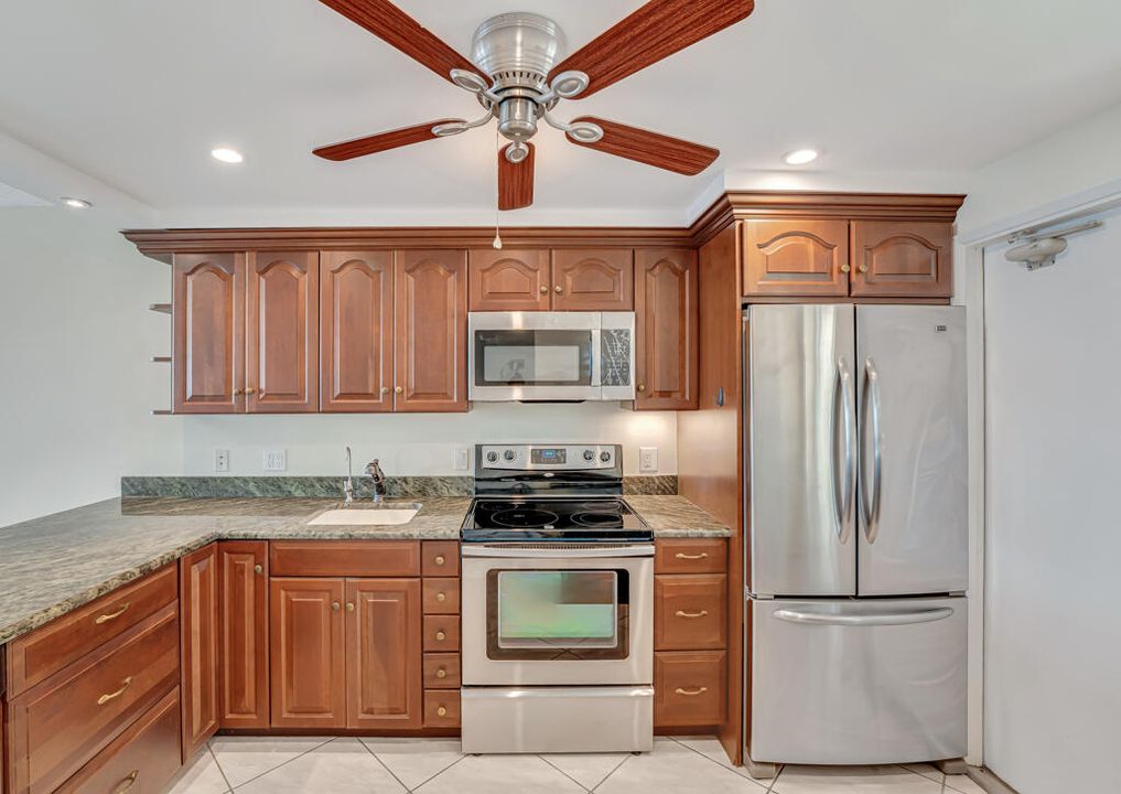 Active With Contract: $184,500 (2 beds, 2 baths, 1100 Square Feet)