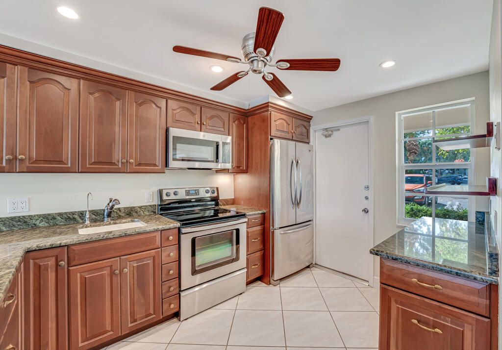 Active With Contract: $184,500 (2 beds, 2 baths, 1100 Square Feet)
