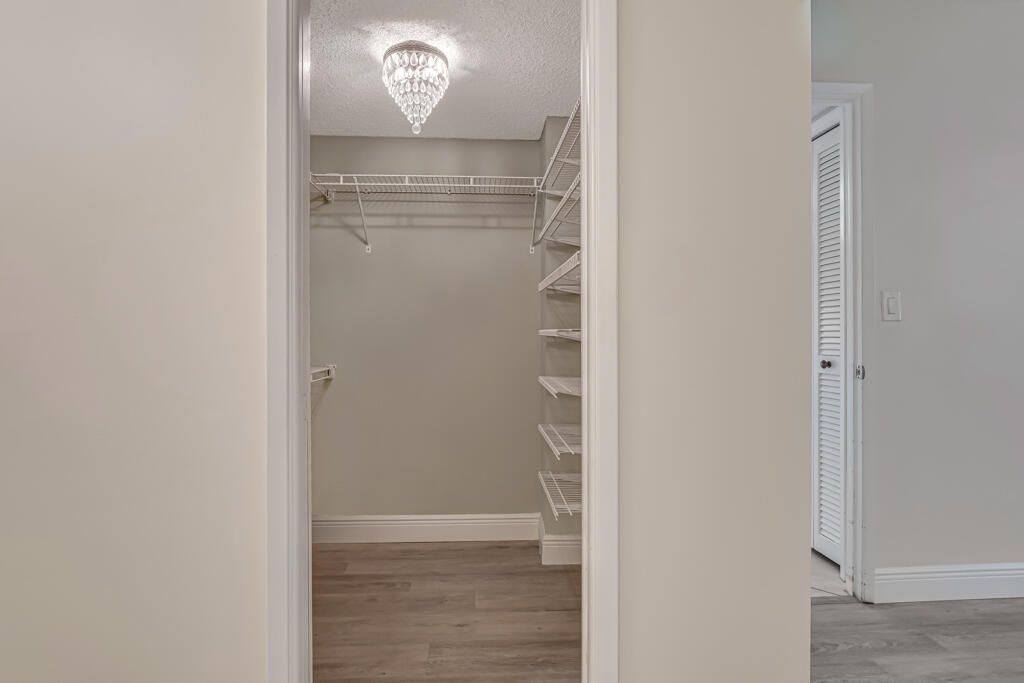 Active With Contract: $184,500 (2 beds, 2 baths, 1100 Square Feet)