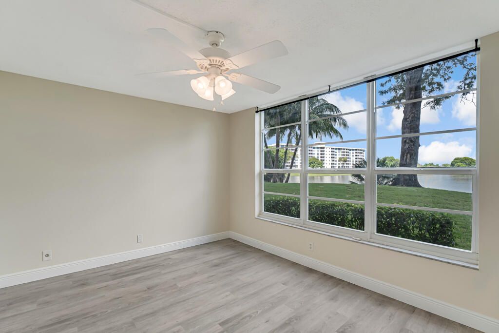 Active With Contract: $184,500 (2 beds, 2 baths, 1100 Square Feet)