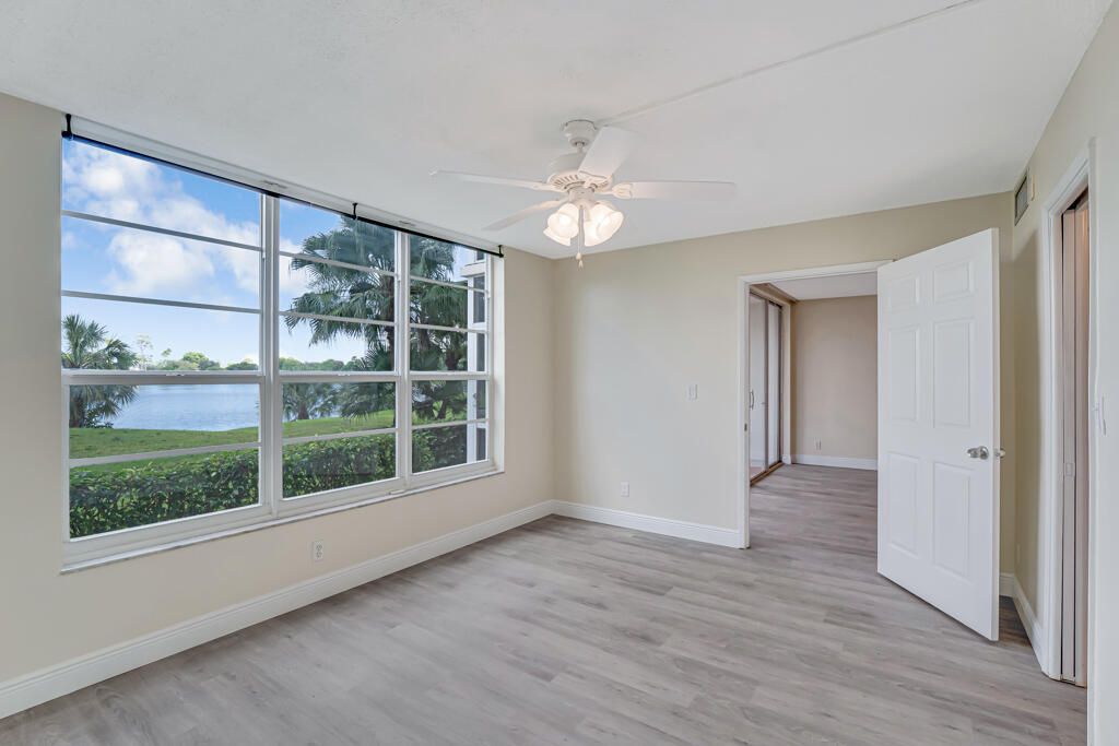 Active With Contract: $184,500 (2 beds, 2 baths, 1100 Square Feet)