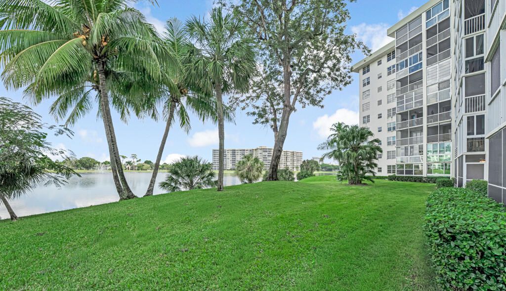 Active With Contract: $184,500 (2 beds, 2 baths, 1100 Square Feet)