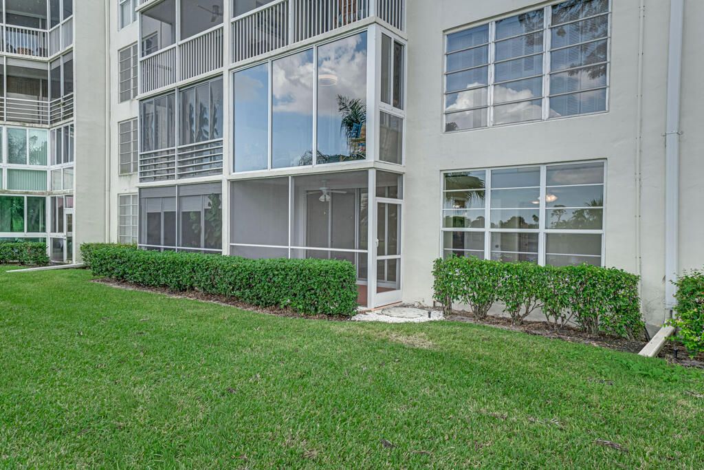 Active With Contract: $184,500 (2 beds, 2 baths, 1100 Square Feet)