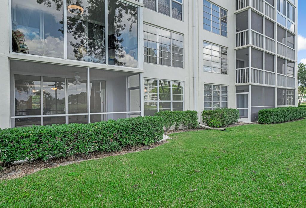 Active With Contract: $184,500 (2 beds, 2 baths, 1100 Square Feet)