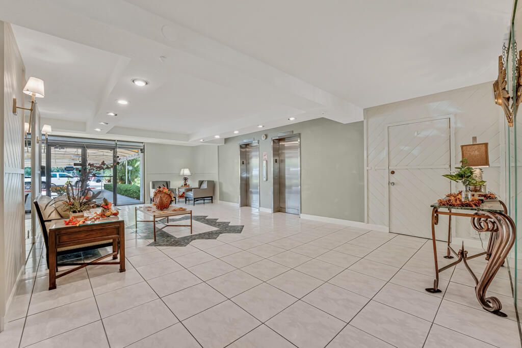 Active With Contract: $184,500 (2 beds, 2 baths, 1100 Square Feet)