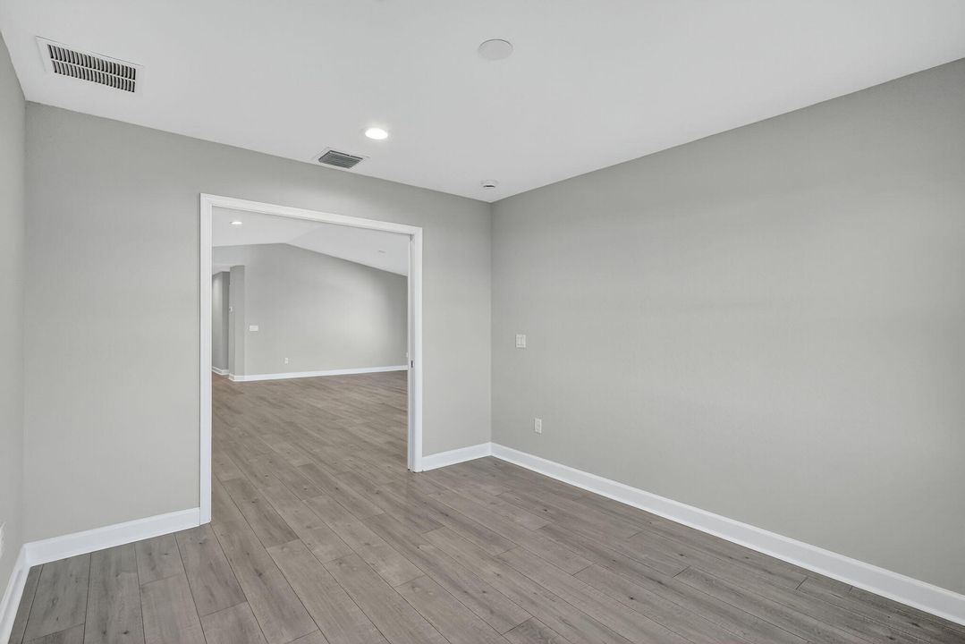 For Sale: $269,000 (2 beds, 2 baths, 1687 Square Feet)