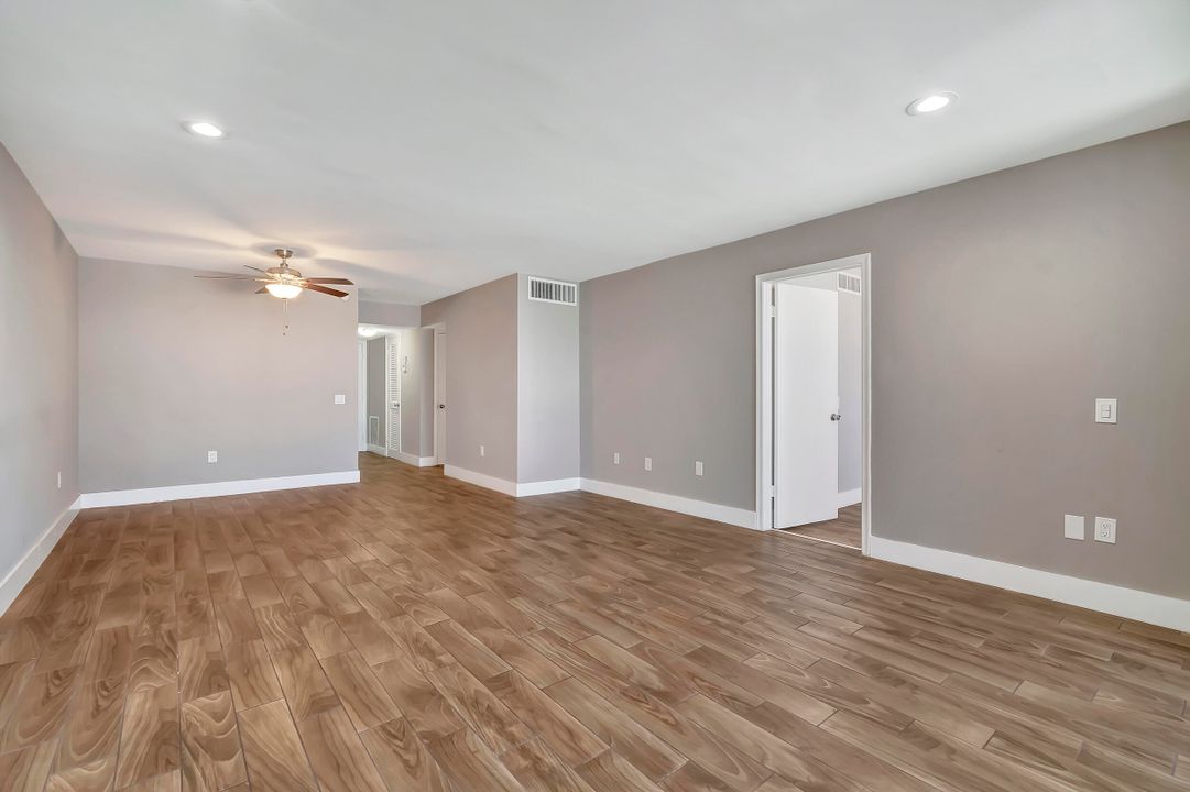 For Sale: $250,000 (2 beds, 2 baths, 978 Square Feet)
