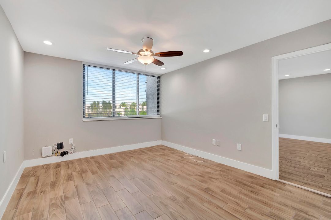 For Sale: $250,000 (2 beds, 2 baths, 978 Square Feet)