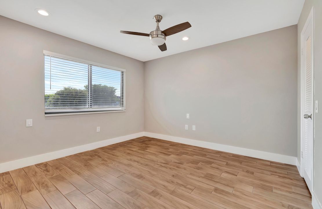 For Sale: $250,000 (2 beds, 2 baths, 978 Square Feet)