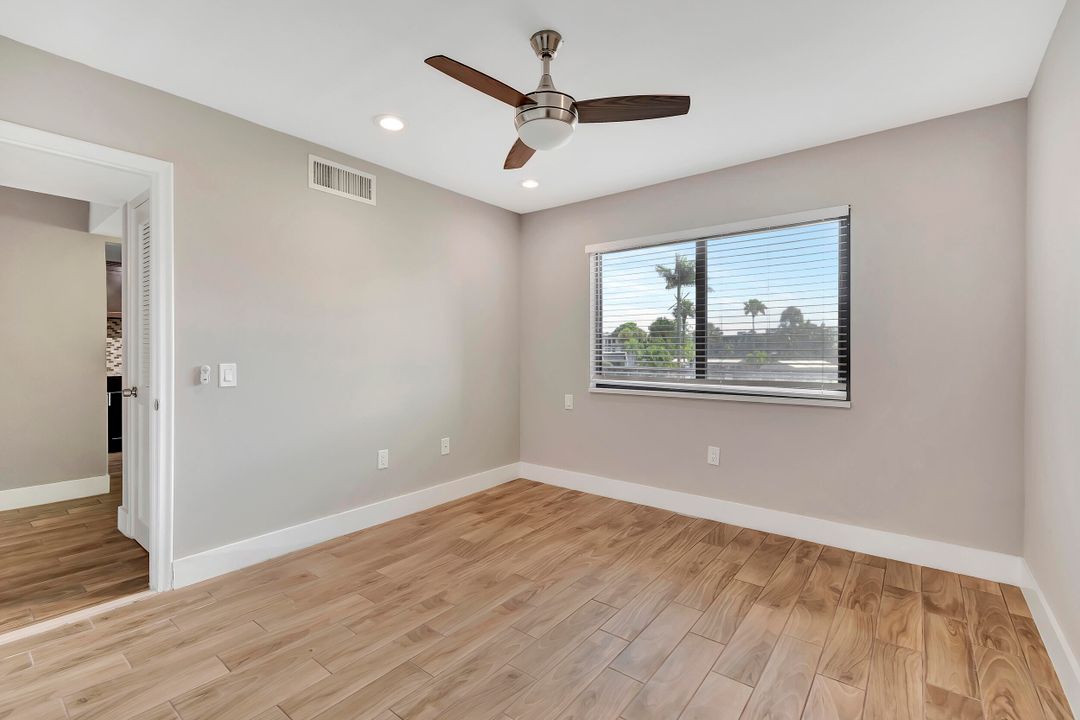 For Sale: $250,000 (2 beds, 2 baths, 978 Square Feet)