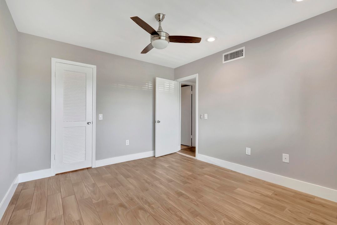 For Sale: $250,000 (2 beds, 2 baths, 978 Square Feet)