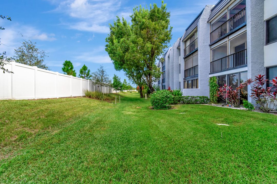 For Sale: $250,000 (2 beds, 2 baths, 978 Square Feet)