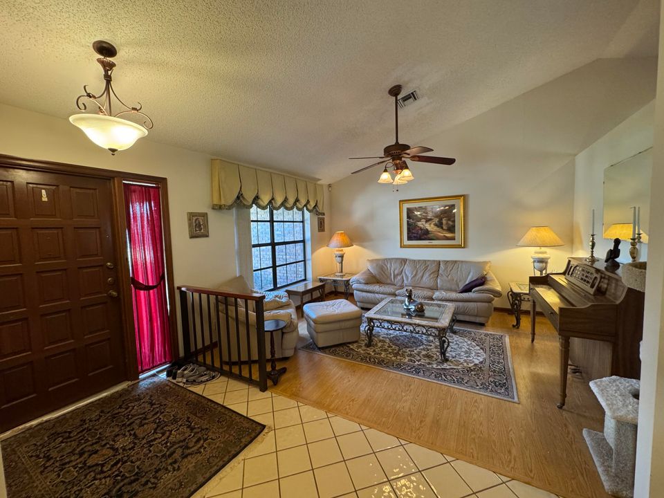 待售: $685,000 (4 贝兹, 2 浴室, 1861 平方英尺)