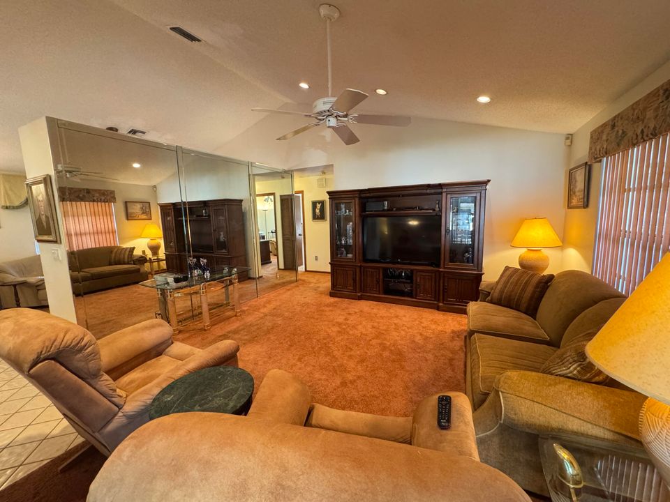 待售: $685,000 (4 贝兹, 2 浴室, 1861 平方英尺)