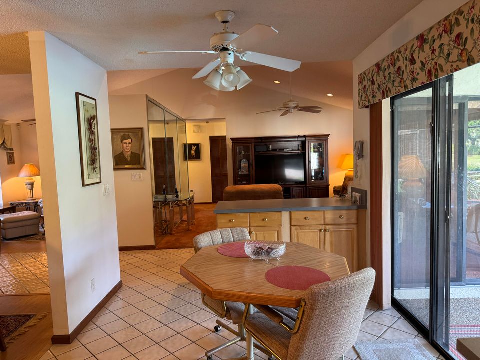 待售: $685,000 (4 贝兹, 2 浴室, 1861 平方英尺)