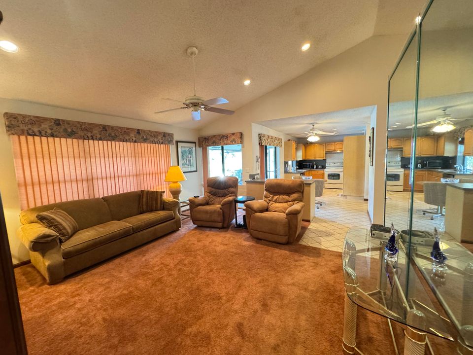 待售: $685,000 (4 贝兹, 2 浴室, 1861 平方英尺)