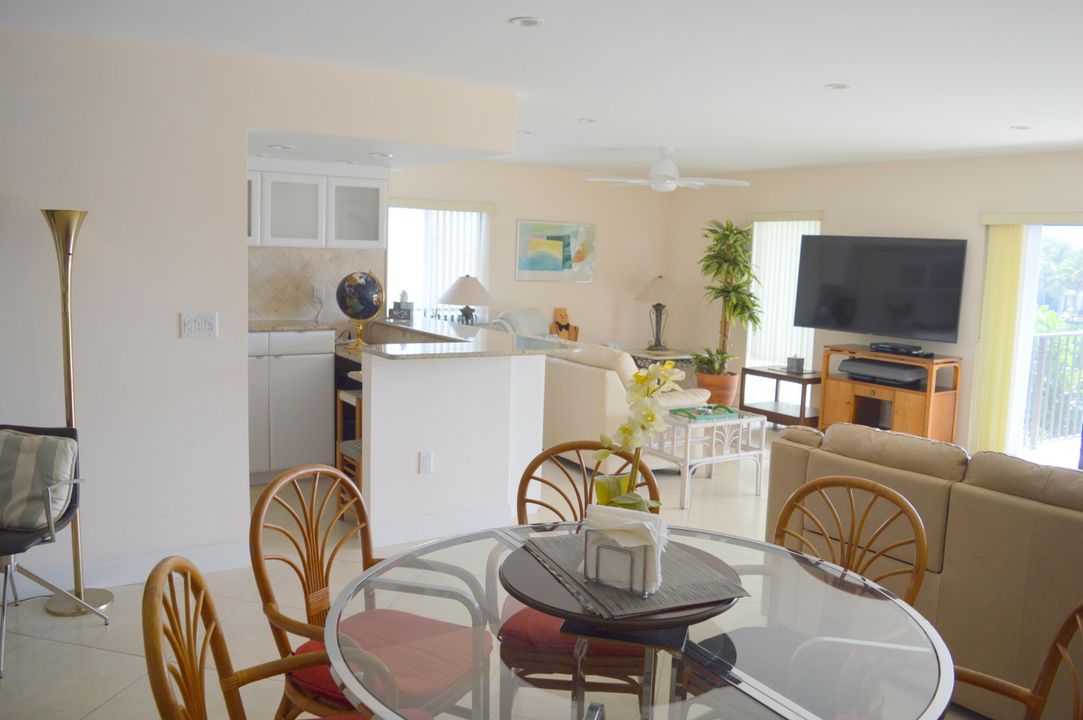 合同活跃: $3,000 (2 贝兹, 2 浴室, 1512 平方英尺)