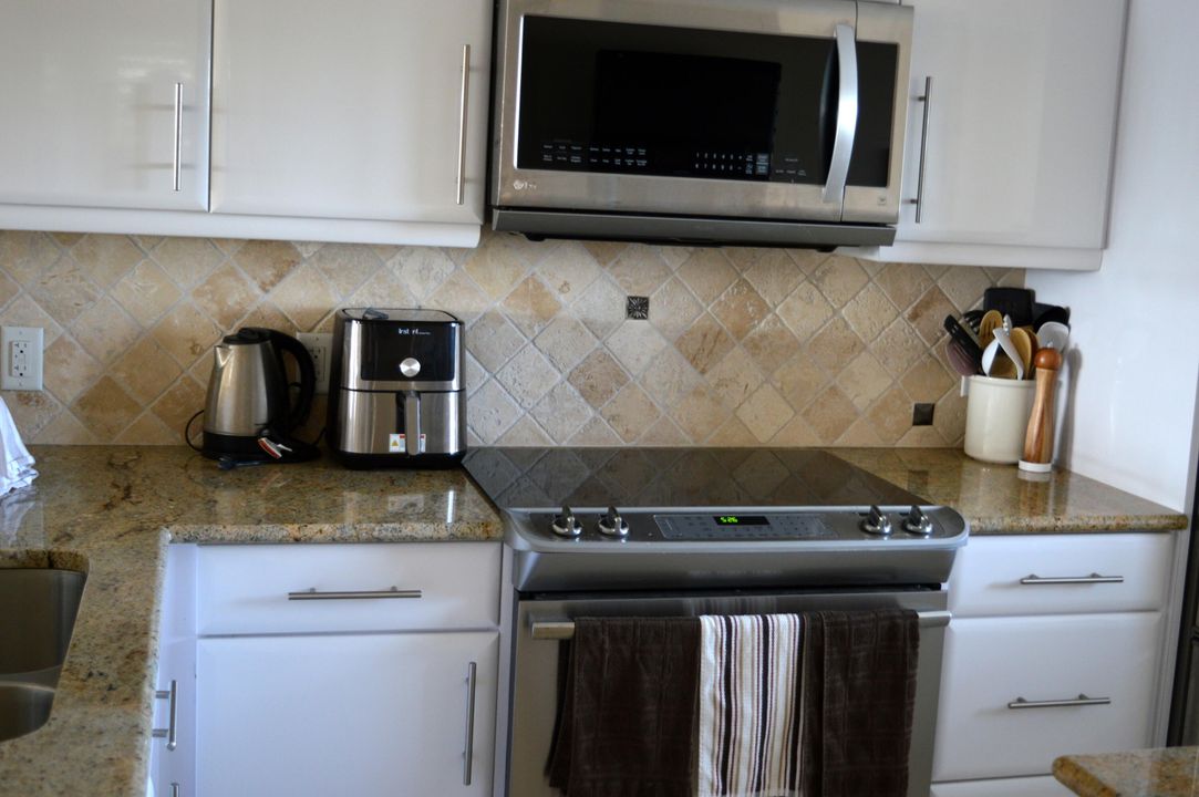 合同活跃: $3,000 (2 贝兹, 2 浴室, 1512 平方英尺)